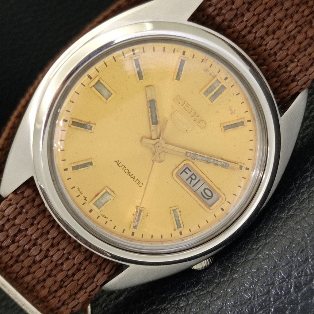 Vintage 1971 Seiko Automatic Mens Silver Watch WDaydate  Gold Accents
